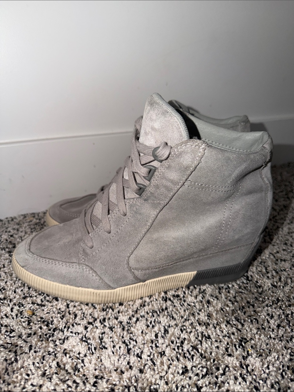 Sorel Out N About Gray Suede Ankle Booties Lace Up Women’s Size 8.5